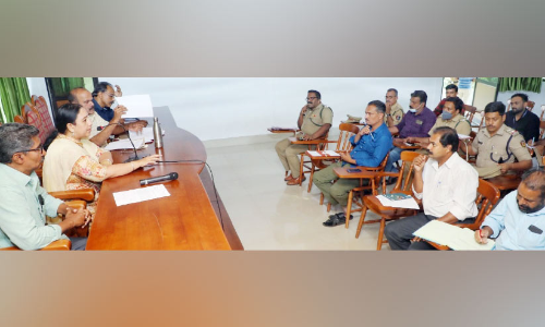 വന്യജീവി പ്രതിരോധം: സ്വകാര്യ തോട്ടങ്ങള് കാട് വെട്ടിത്തെളിക്കണം- ജില്ല കലക്ടര് വന്യജീവി പ്രതിരോധം: സ്വകാര്യ തോട്ടങ്ങള് കാട് വെട്ടിത്തെളിക്കണം- ജില്ല കലക്ടര്