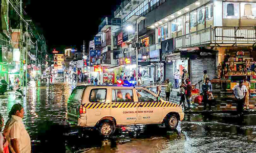 കനത്ത മഴ; കുമളി ടൗണിലെ കടകളിൽ വെള്ളം കയറി