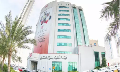 വിസിറ്റ് വിസയിൽവന്ന് ജോലി ചെയ്യരുത്;     രാജ്യത്ത് വരുന്നതിന് മുമ്പുതന്നെ തൊഴിൽ വിസ നേടണം