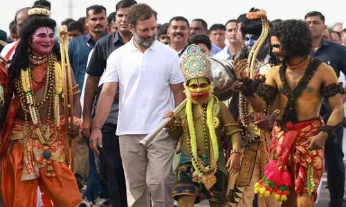 രാഹുൽ ഗാന്ധിയുടെ ഭാരത് ജോഡോ യാത്രയിൽ പിന്തുണയുമായി രാമൻ, ലക്ഷ്മണൻ,ഹനുമാൻ, നാരദൻ