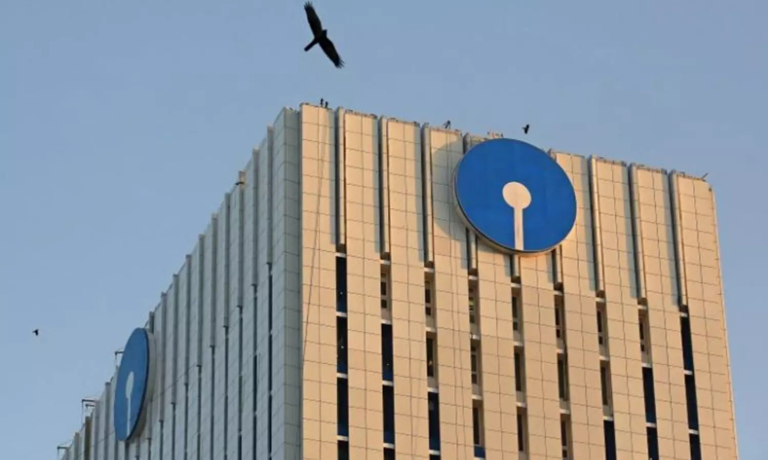 എസ്​.ബി.ഐ ശാഖകൾ സമ്മർദത്തിലേക്ക്; 1250 ക്ലറിക്കൽ ജീവനക്കാരെ മാർക്കറ്റിങ്ങിലേക്ക്​ മാറ്റി