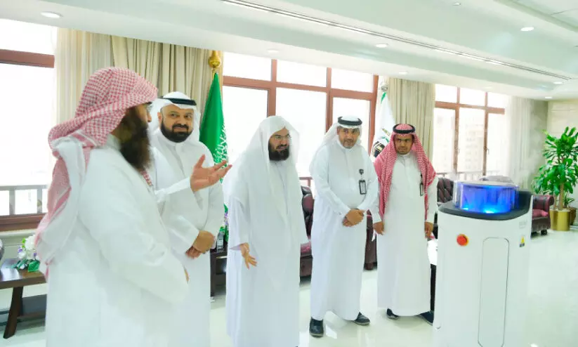 Smart robot to Masjid Dunna Bawi Smart robot to Masjid Dunna Bawi