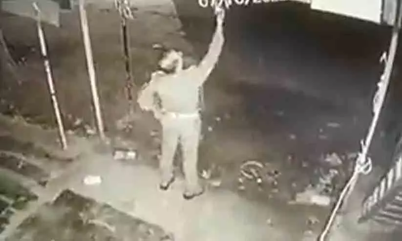 P Cop Caught On Camera Stealing Light Bulb From Roadside Shop