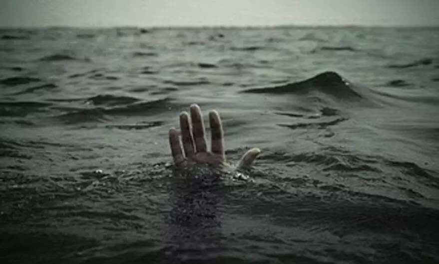 വിദ്യാർഥി കുളത്തിൽ മുങ്ങി മരിച്ചു വിദ്യാർഥി കുളത്തിൽ മുങ്ങി മരിച്ചു