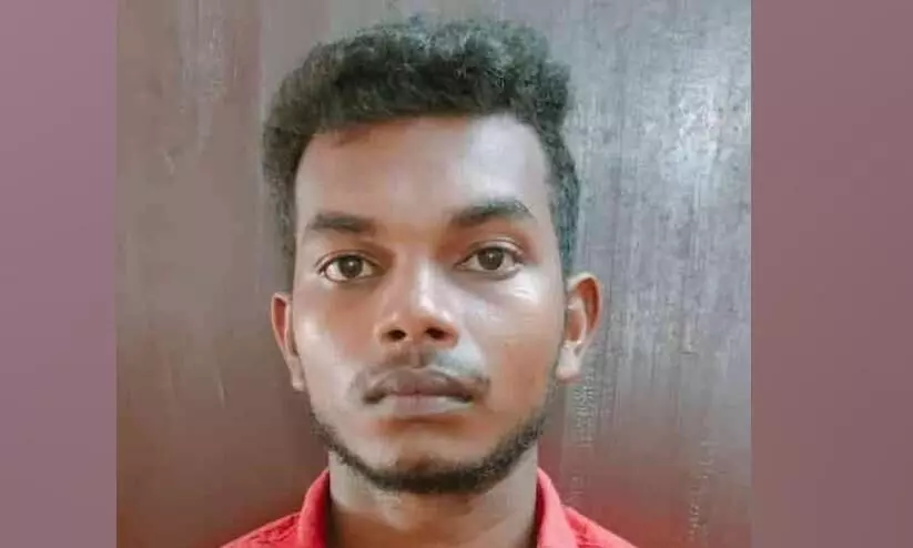 ടാറിങ് തടസപ്പെടുത്തി; വനിതാ ഉദ്യോഗസ്ഥയെ കൈയേറ്റം ചെയ്തയാൾ അറസ്റ്റിൽ ടാറിങ് തടസപ്പെടുത്തി; വനിതാ ഉദ്യോഗസ്ഥയെ കൈയേറ്റം ചെയ്തയാൾ അറസ്റ്റിൽ