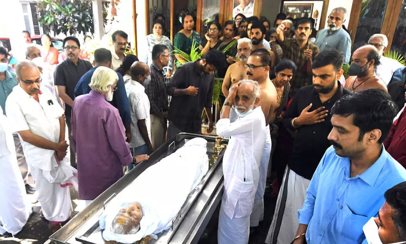 അക്ഷരജീവിതത്തെ അഗ്നി ഏറ്റുവാങ്ങി അക്ഷരജീവിതത്തെ അഗ്നി ഏറ്റുവാങ്ങി