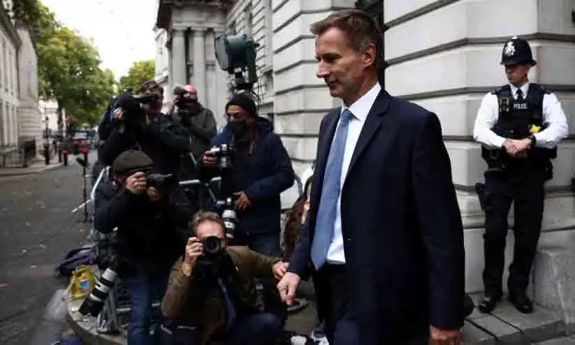 തെറ്റുസമ്മതിച്ച് പുതിയ ബ്രിട്ടീഷ് ധനമന്ത്രി തെറ്റുസമ്മതിച്ച് പുതിയ ബ്രിട്ടീഷ് ധനമന്ത്രി