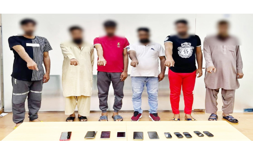 ഓൺലൈൻ തട്ടിപ്പ്; വൻ സംഘം അറസ്റ്റിൽ, പ്രതികളിൽനിന്ന് 42,000 ദീനാർ അധികൃതർ കണ്ടുകെട്ടി