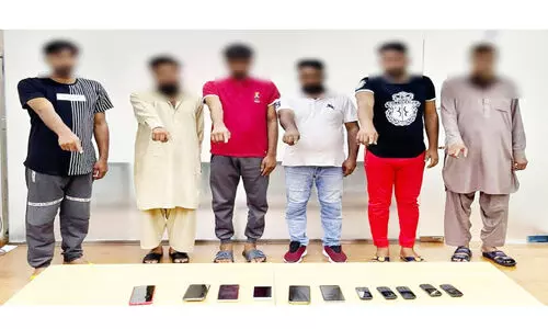 ഓൺലൈൻ തട്ടിപ്പ്; വൻ സംഘം അറസ്റ്റിൽ, പ്രതികളിൽനിന്ന് 42,000 ദീനാർ അധികൃതർ കണ്ടുകെട്ടി