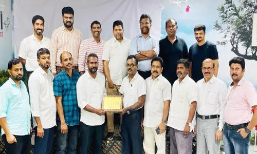 അ​ലി തേ​ക്ക​ത്തി​ന് കെ.​എം.​സി.​സി യാ​ത്ര​യ​യ​പ്പ്