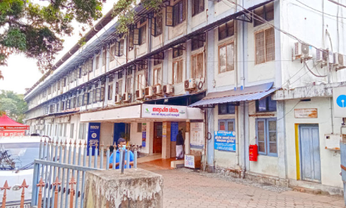 കെട്ടിടത്തിന് ബലക്ഷയം; തലശ്ശേരി ജനറൽ ആശുപത്രിയിൽ രോഗികൾ ഭീതിയിൽ