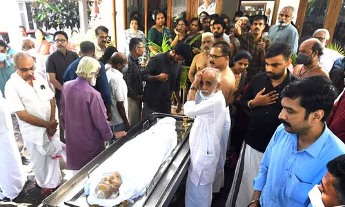 അക്ഷരജീവിതത്തെ അഗ്നി ഏറ്റുവാങ്ങി