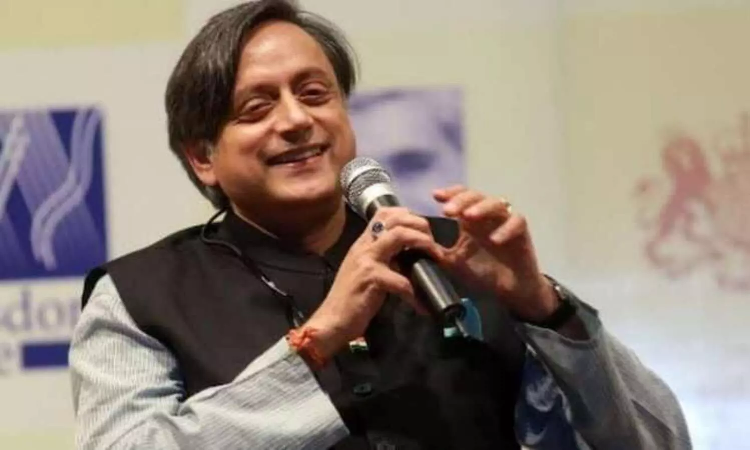 വിവാദം എന്തിനെന്ന് മനസിലാകുന്നില്ല; ഒരു ഗ്രൂപ്പിന്റെയും ആളല്ല -ശശി തരൂർ