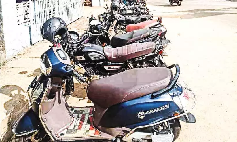 നിയമലംഘനം: വിദ്യാർഥികളുടെ 50 ഇരുചക്രവാഹനങ്ങൾ പിടിച്ചെടുത്തു