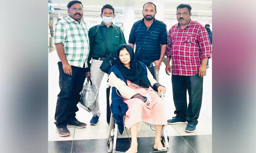 രണ്ടുമാസമായി ചികിത്സയിലിരുന്ന കൊല്ലം സ്വദേശിനിയെ നാട്ടിലയച്ചു