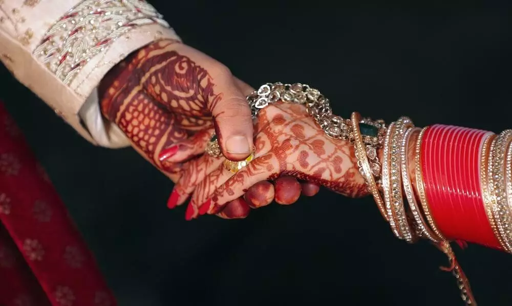 കഠ് വ പെൺകുട്ടിയുടെ സഹോദരിക്ക് മംഗല്യം; പ്രത്യേക ക്ഷണിതാക്കളായി ലീഗ് നേതാക്കൾ കഠ് വ പെൺകുട്ടിയുടെ സഹോദരിക്ക് മംഗല്യം; പ്രത്യേക ക്ഷണിതാക്കളായി ലീഗ് നേതാക്കൾ