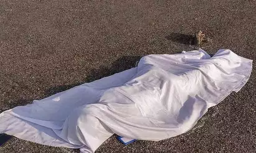 വിവാഹാഭ്യർഥന നിരസിച്ചു; 23 കാരിയെ യുവാവ് അടിച്ച് കൊന്നു വിവാഹാഭ്യർഥന നിരസിച്ചു; 23 കാരിയെ യുവാവ് അടിച്ച് കൊന്നു