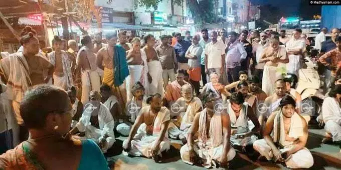 ശൈശവ വിവാഹക്കേസ് തമിഴ്നാട്ടിൽ മൂന്ന് പൂജാരിമാർ അറസ്റ്റിൽ ശൈശവ വിവാഹക്കേസ് തമിഴ്നാട്ടിൽ മൂന്ന് പൂജാരിമാർ അറസ്റ്റിൽ