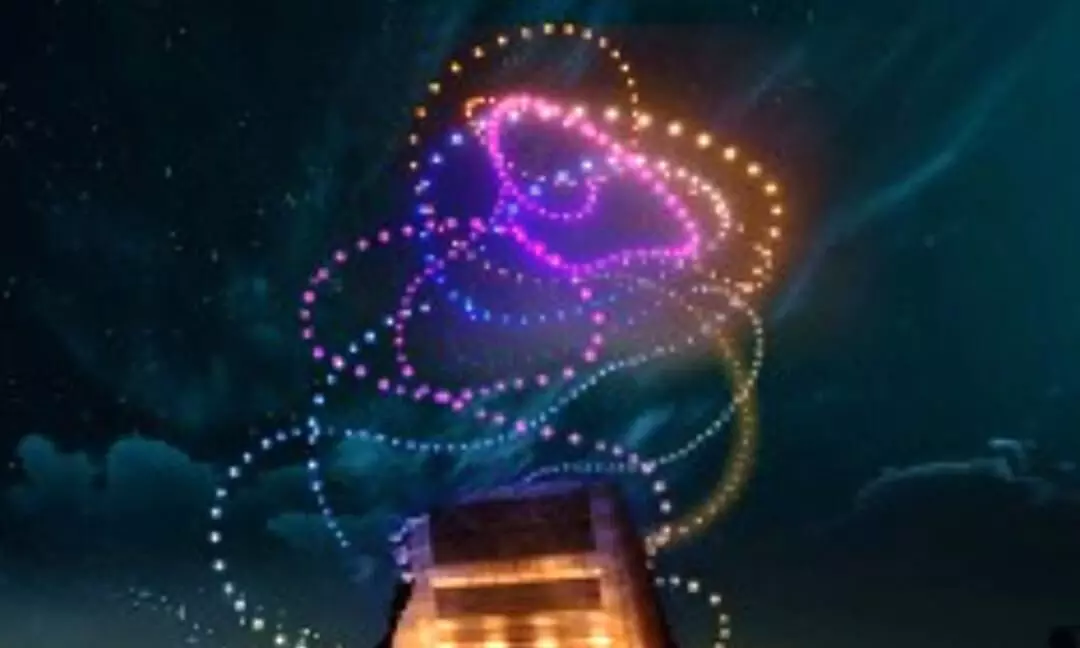 അൽഹിജ്ർ മാനത്ത് പ്രകാശവിസ്മയം വരഞ്ഞ് ഡ്രോൺ ഷോ അൽഹിജ്ർ മാനത്ത് പ്രകാശവിസ്മയം വരഞ്ഞ് ഡ്രോൺ ഷോ