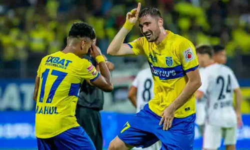 കലിയൂഷ്നി ​​േപ്ലയിങ് ഇലവനിൽ