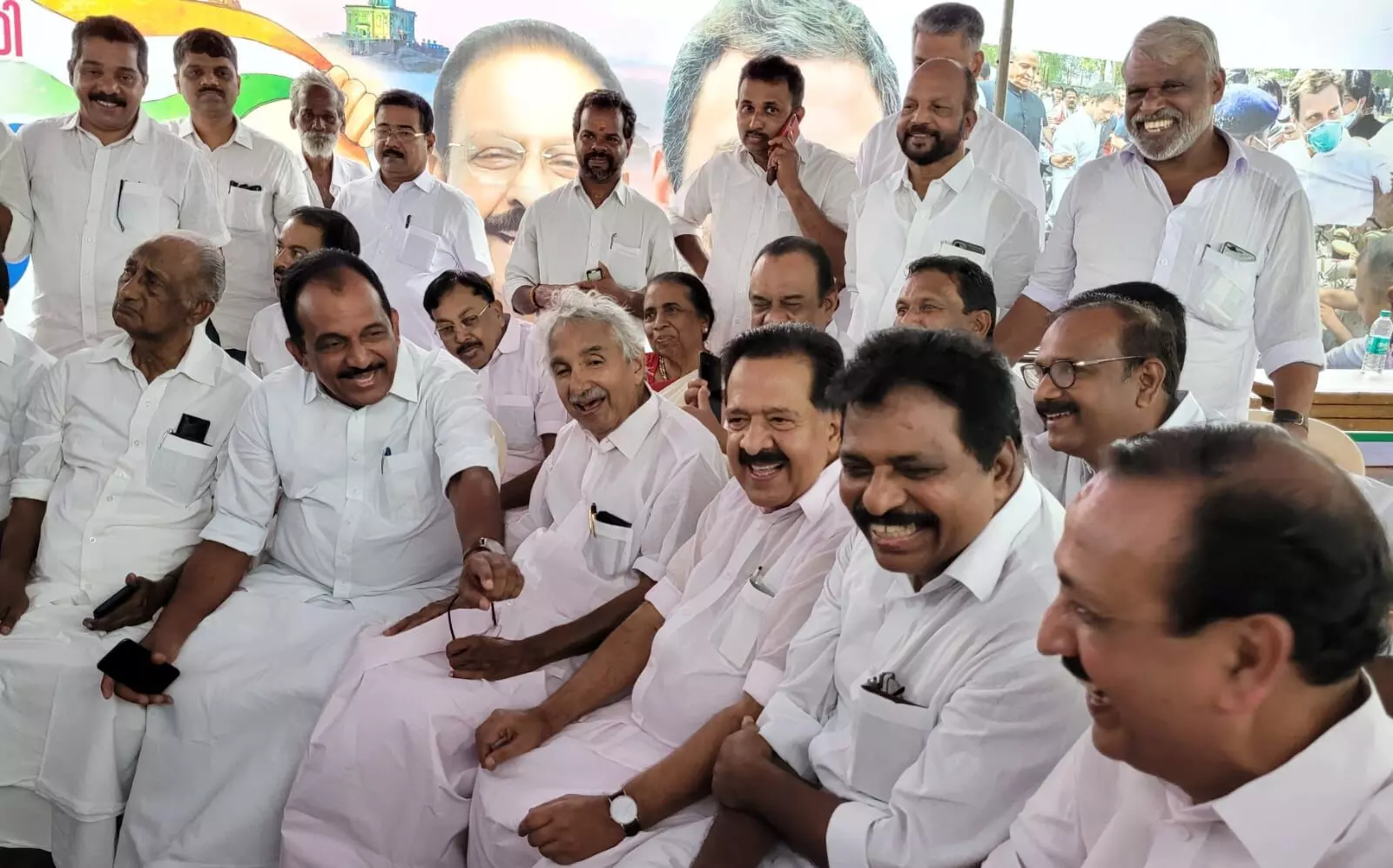 ആദ്യ വോട്ട് ചിദംബരത്തിന്റേത്; കോൺഗ്രസ് നേതാക്കളെല്ലാം വരിയിലുണ്ട്