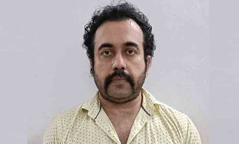 ആലുവയിൽ പെൺകുട്ടിയെ ലൈംഗികമായി ഉപദ്രവിച്ച ഡോക്ടർ അറസ്റ്റിൽ ആലുവയിൽ പെൺകുട്ടിയെ ലൈംഗികമായി ഉപദ്രവിച്ച ഡോക്ടർ അറസ്റ്റിൽ