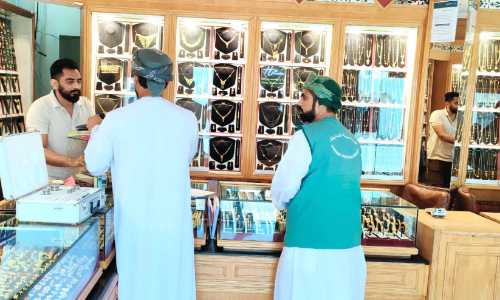 ബ​ർ​ക്ക​യി​ലെ ജ്വ​ല്ല​റി​ക​ളി​ല്‍ സി.​പി.​എ പ​രി​ശോ​ധ​ന ന​ട​ത്തി