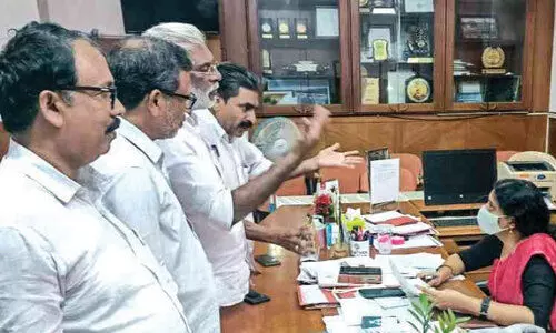 ദേശീയപാത വികസനം; മന്ദലാംകുന്നിൽ അടിപ്പാതയില്ല; നാട് ആശങ്കയിൽ ദേശീയപാത വികസനം; മന്ദലാംകുന്നിൽ അടിപ്പാതയില്ല; നാട് ആശങ്കയിൽ