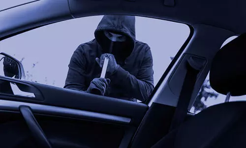 ആഡംബര കാർ മോഷ്ടിച്ച രണ്ടുപേർ പിടിയിൽ