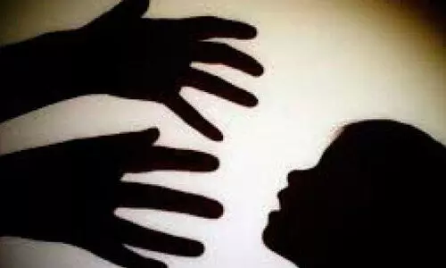 മൂന്നു വയസുകാരിയെ കൊലപ്പെടുത്തി, ഒരു മാസം പ്രായമുള്ള കുഞ്ഞിനെ വീട്ടിലുപേക്ഷിച്ച അമ്മ അറസ്റ്റിൽ