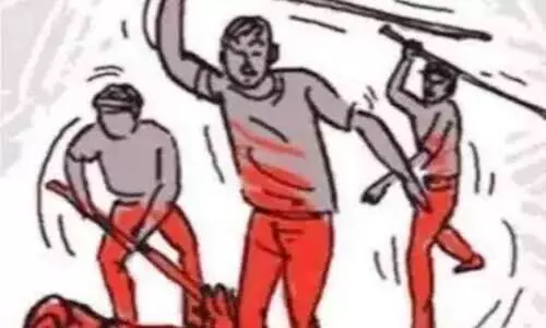 അവിഹിത ബന്ധം ആരോപിച്ച് വിധവയെ നാട്ടുകാർ കെട്ടിയിട്ട് മർദിച്ചു