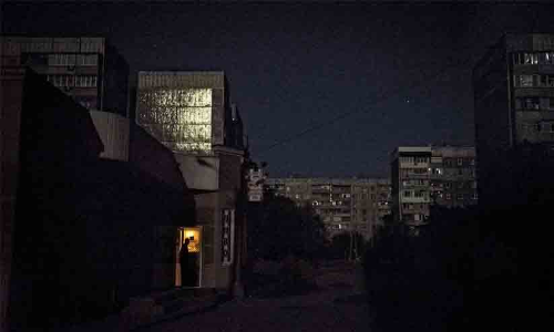 റഷ്യൻ ആക്രമണം: യുക്രെയ്ൻ നഗരങ്ങൾ ഇരുട്ടിൽ