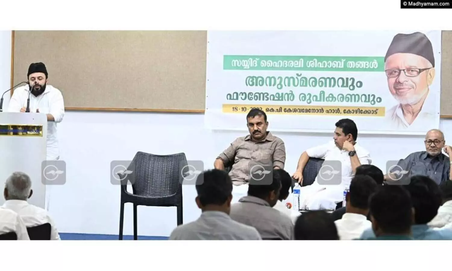 ലീഗിലെ അതൃപ്തർ പുതിയ കൂട്ടായ്മക്ക്​ രൂപം നൽകി; മുഈനലി തങ്ങൾ ചെയർമാൻ