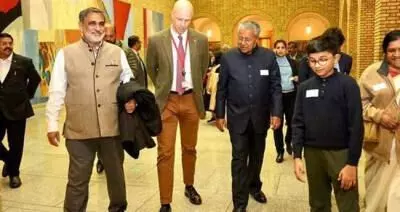 വിദേശയാത്ര: പ്രതിപക്ഷത്തിന്‍റെ ചോദ്യങ്ങൾക്ക് വ്യക്തമായ മറുപടി നൽകാതെ മുഖ്യമന്ത്രി