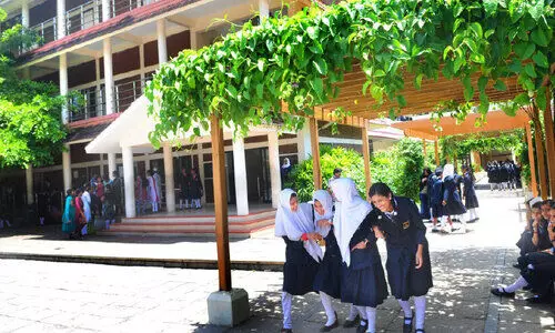 വീണ്ടും നാടിനഭിമാനം നടക്കാവ് സ്കൂൾ