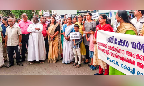 Bus accident Daughters of the deceased at the protest site seeking justice