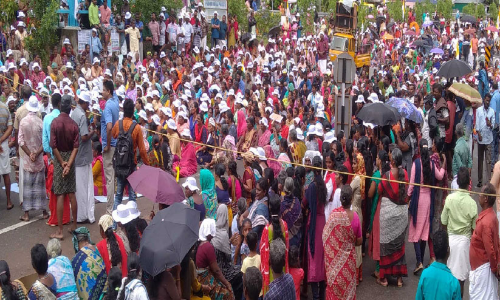 തീരം കാക്കുമോ കുമ്പാരി...