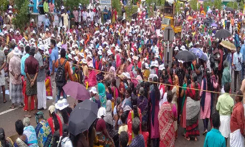 തീരം കാക്കുമോ കുമ്പാരി...