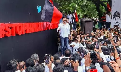 ഹിന്ദി അടിച്ചേൽപ്പിക്കൽ: ഉണരുന്നു തമിഴകം ഹിന്ദി അടിച്ചേൽപ്പിക്കൽ: ഉണരുന്നു തമിഴകം