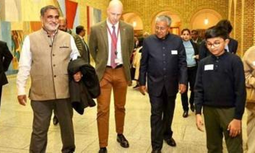 വിദേശയാത്ര: പ്രതിപക്ഷത്തിന്‍റെ ചോദ്യങ്ങൾക്ക് വ്യക്തമായ മറുപടി നൽകാതെ മുഖ്യമന്ത്രി