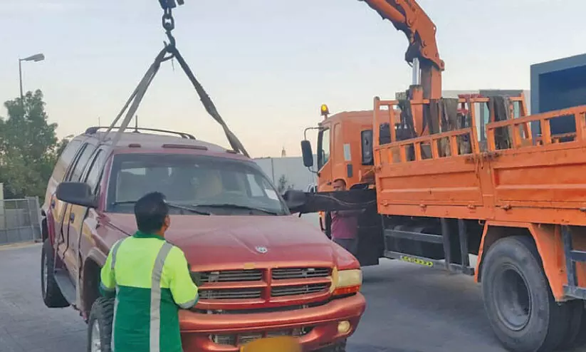 ഉപേക്ഷിക്കുന്ന വാഹനങ്ങൾ; മസ്കത്ത് മുനിസിപ്പാലിറ്റിയുടെനടപടി തുടരുന്നു ഉപേക്ഷിക്കുന്ന വാഹനങ്ങൾ; മസ്കത്ത് മുനിസിപ്പാലിറ്റിയുടെനടപടി തുടരുന്നു