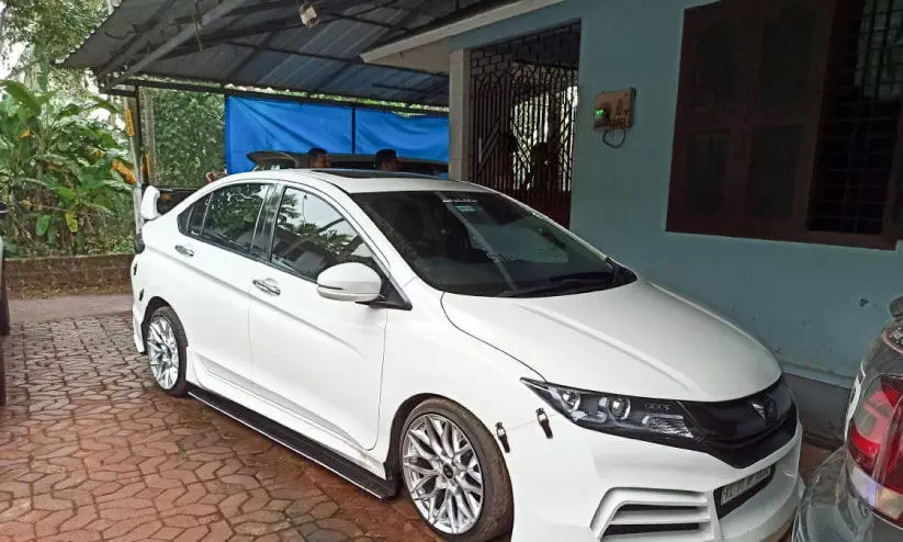 തീ തുപ്പും കാർ, വിറകും കത്തിക്കാം; പക്ഷേ പിഴയടച്ച് കീശ കാലിയാവും തീ തുപ്പും കാർ, വിറകും കത്തിക്കാം; പക്ഷേ പിഴയടച്ച് കീശ കാലിയാവും