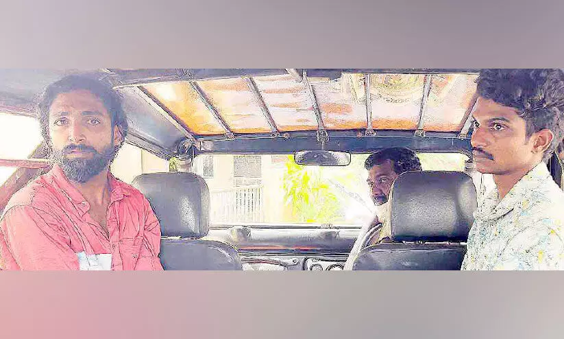 കഞ്ചാവ് കടത്തിനിടെ കാർ അപകടത്തിൽപെട്ടു