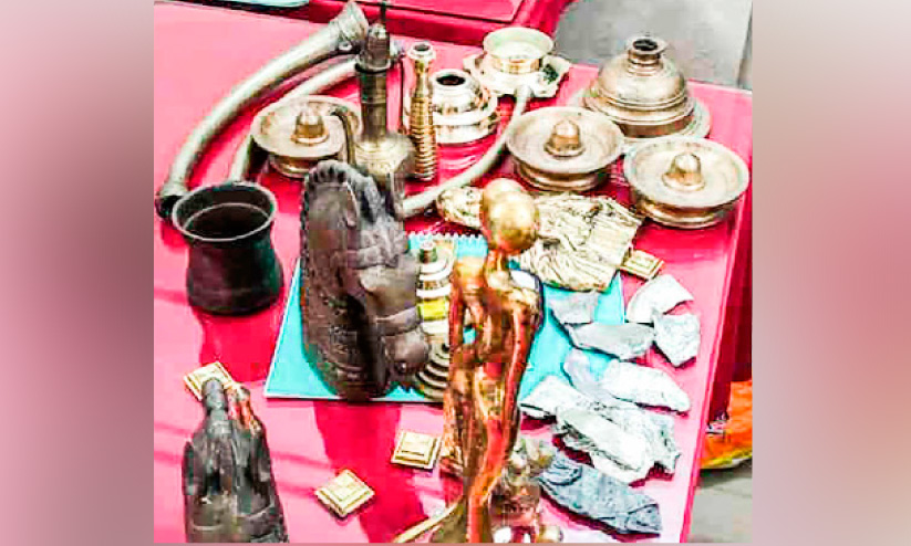 പാത്രക്കടയിൽ നിന്ന് കവർന്ന പുരാവസ്തുക്കൾ കണ്ടെടുത്തു പാത്രക്കടയിൽ നിന്ന് കവർന്ന പുരാവസ്തുക്കൾ കണ്ടെടുത്തു