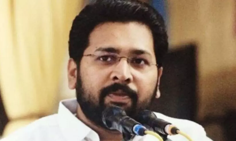 ശശി തരൂരിനെ  കോൺഗ്രസ് നേതൃത്വം തള്ളുകയില്ലെന്ന്  വിശ്വസിക്കുന്നുവെന്ന് കെ.എസ് ശബരീനാഥൻ