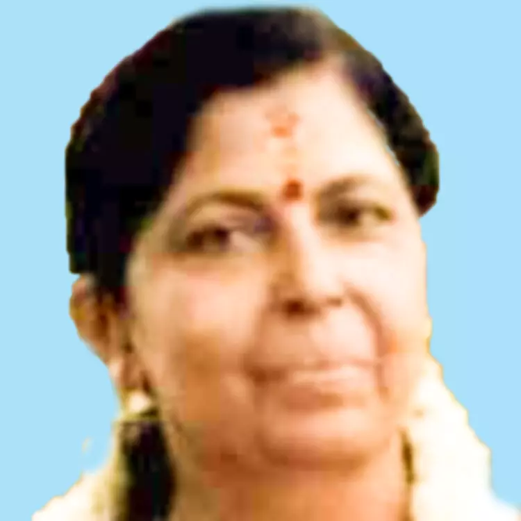 മ​ര​ട്‌ ന​ഗ​ര​സ​ഭ  സെ​ക്ര​ട്ട​റി  രേ​ണു​കാ​ദേ​വി