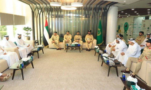 35 വ​ർ​ഷം സേ​വ​നം ചെ​യ്ത​വ​ർ​ക്ക്​ ആ​ദ​ര​വു​മാ​യി ദു​ബൈ പൊ​ലീ​സ്​