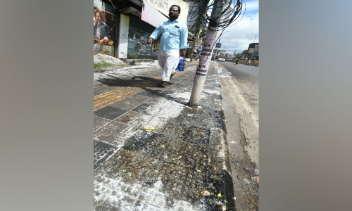 തുലാമഴയിലും മാവൂർ റോഡിൽ മാലിന്യം
