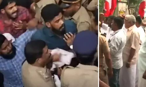 ആധാർ കാർഡിന് ശിരോവസ്ത്രം അഴിക്കാൻ ആവശ്യപ്പെട്ട സംഭവം: നഗരസഭ സെക്രട്ടറിക്കെതിരെ പ്രതിഷേധം