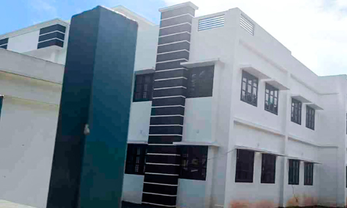 കുട്ടികൾക്ക് വിലങ്ങ്; കിഴക്കമ്പലം വിലങ്ങ് സ്‌കൂളില്‍ ഒറ്റമുറിയില്‍ 107 കുട്ടികള്‍